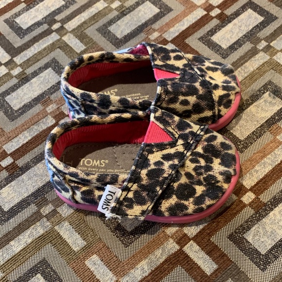 Baby Girl Toms! - Picture 4 of 5